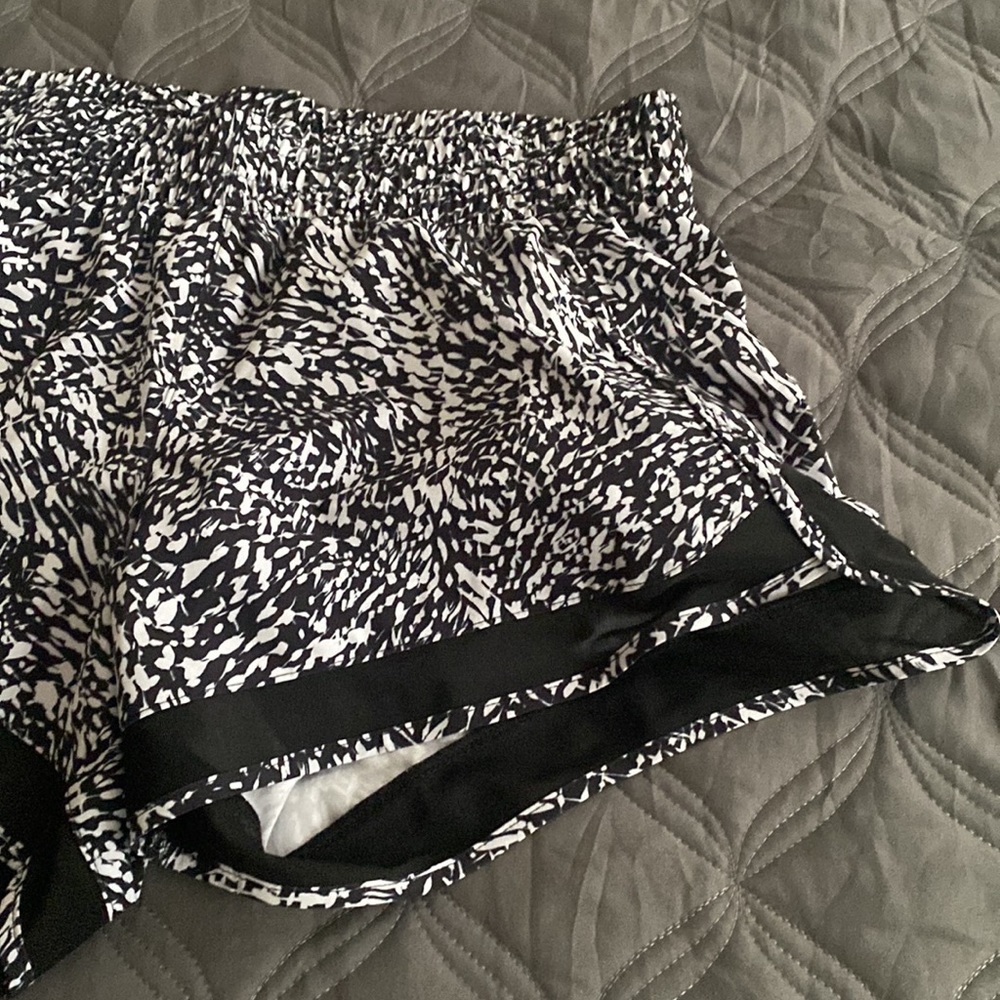 Women's - Athleta Shorts - Picture 2 of 4